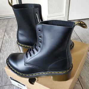 Dr martens black leather lace-up boot sz 10